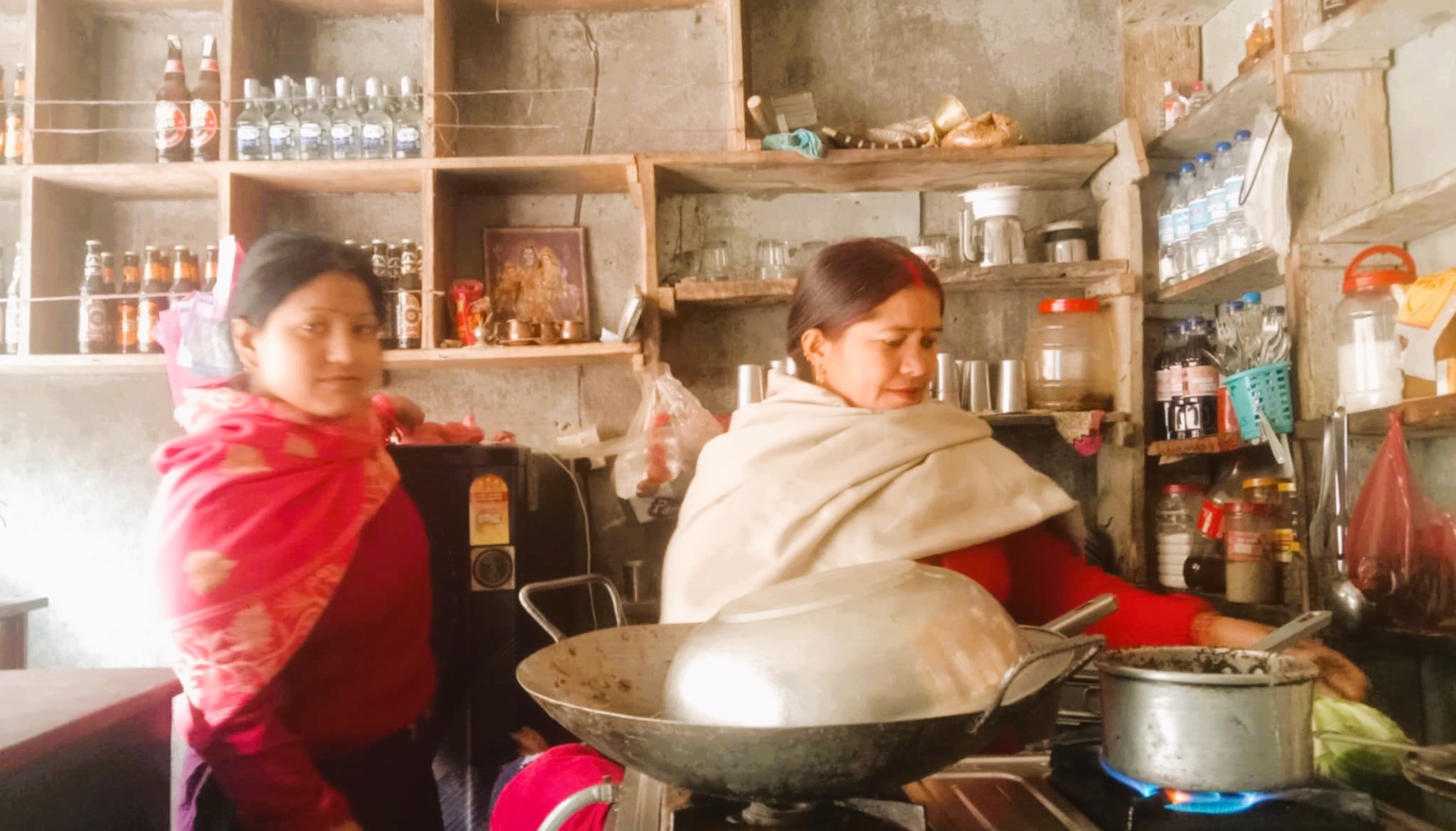 बिमला हितांग : जातीय विभेदलाई चुनौती दिने छहरामा होटल व्यवसाय