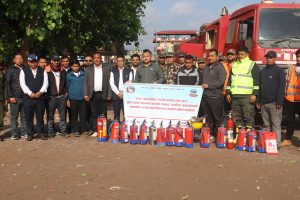 रामपुरमा सुरक्षाकर्मी र कर्मचारीलाई वन डढेलो नियन्त्रण सम्बन्धी तालिम